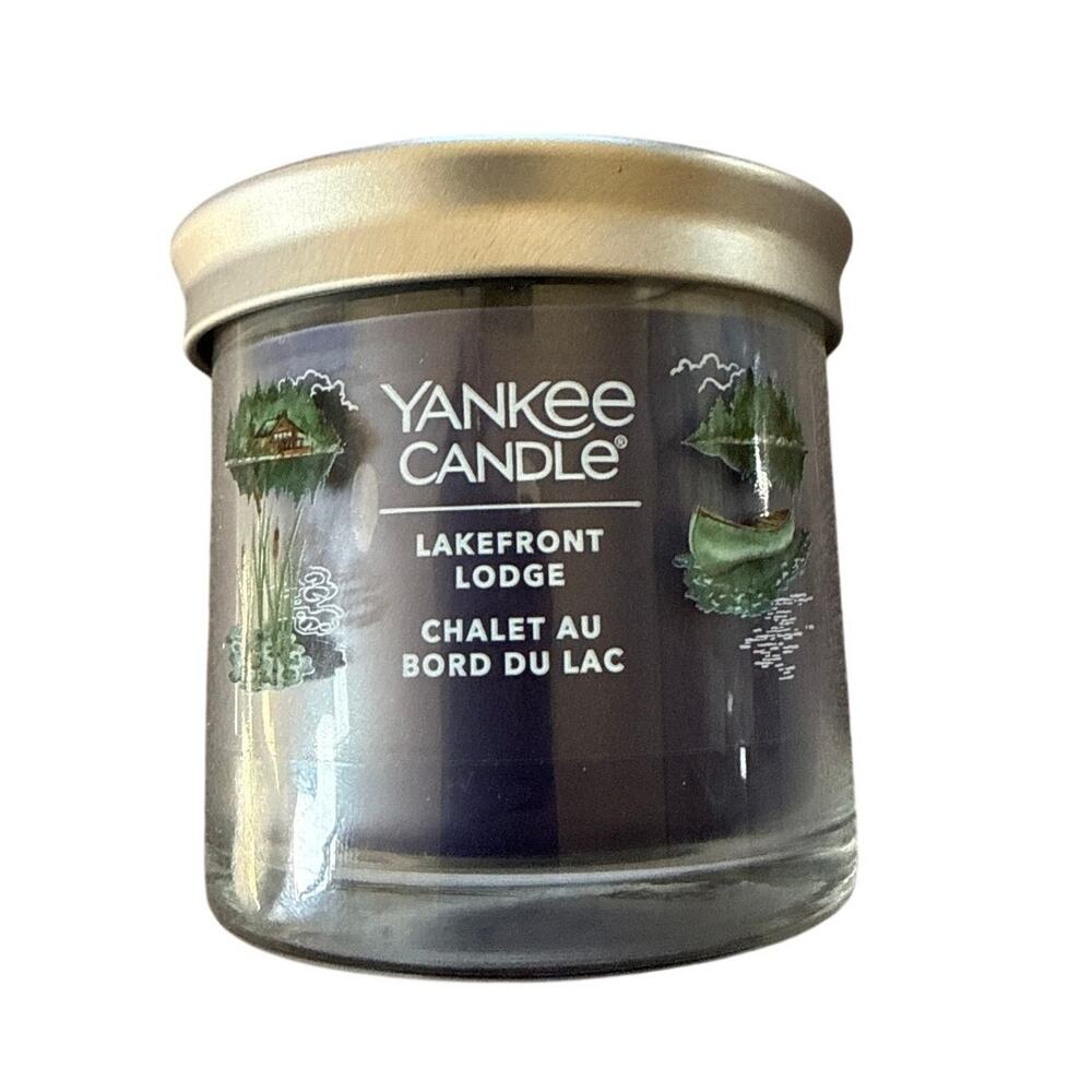 Yankee Candle Lakefront Lodge 4.3 Oz Candle Holiday Scents Festive NEW